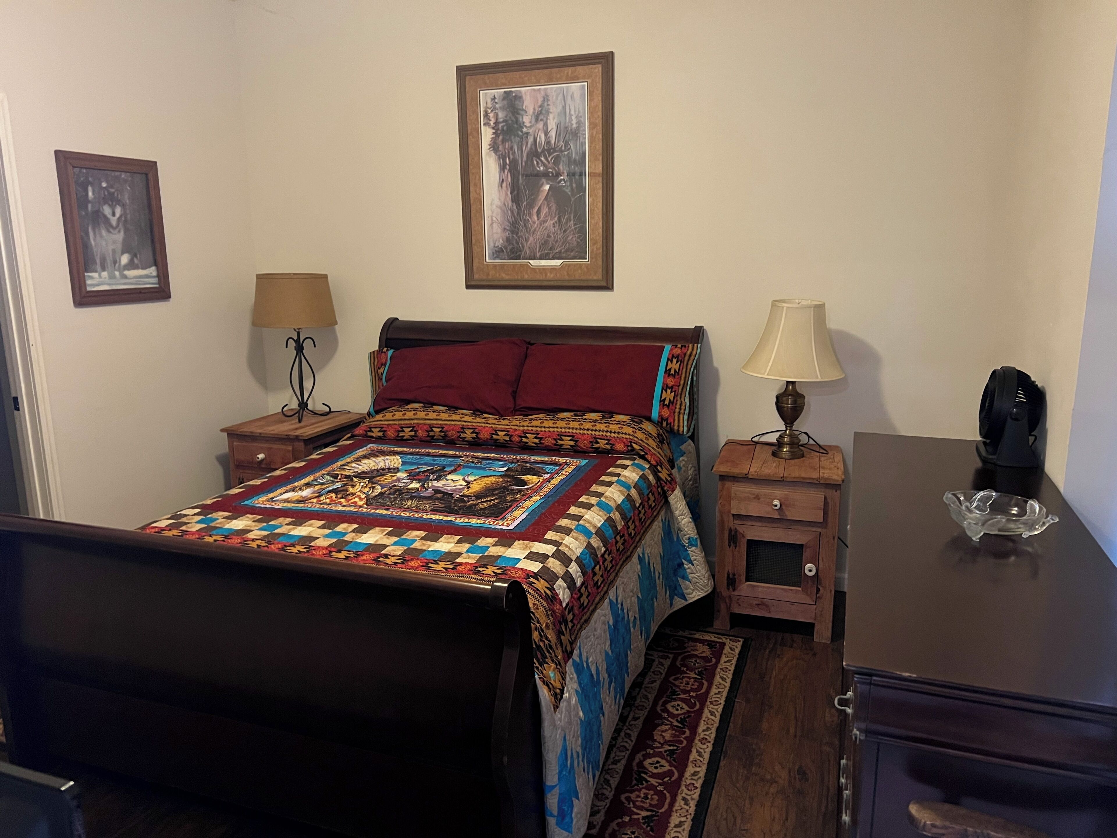 2 slaapkamers, een strijkplank/strijkijzer, wifi, beddengoed
