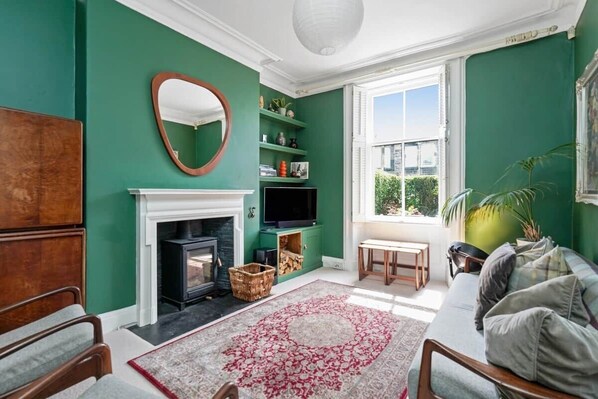 Living area - Spacious Two Bedroom City Centre Cottage (Edinburgh)