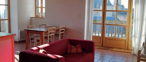 Smart TV, DVD player, foosball, table tennis