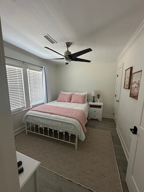 Iron/ironing board, free WiFi, bed sheets
