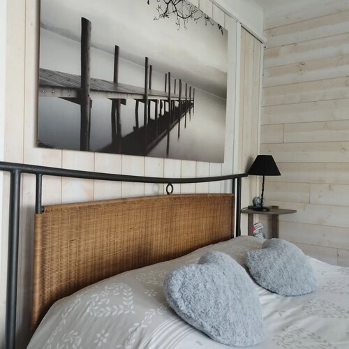 Chambre d’hôtes « Chambre Paladru » : vue montagne, piscine partagée et Wi-Fi