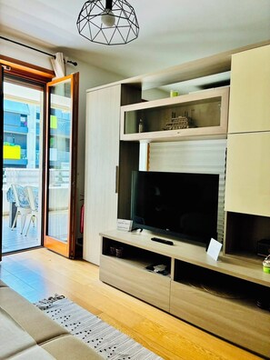 Smart TV - New Apartment in Eur Mezzocammino + Private Parking Space  (Roma)