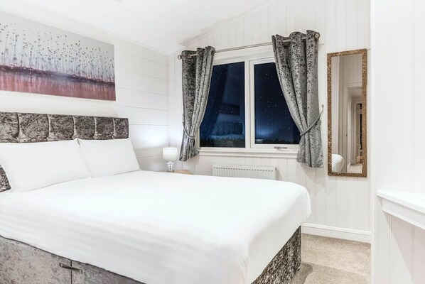 Chalet | 2 bedrooms, iron/ironing board - Premium Meadow Lodge in Errol (Perth)