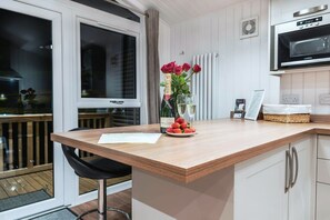 Chalet | Private kitchen - Premium Meadow Lodge in Errol (Perth)