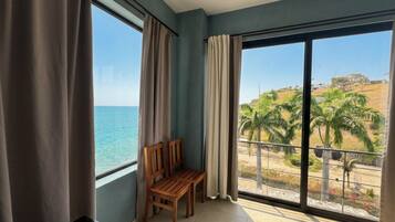 Superior Room, Balcony, Sea View | Interior