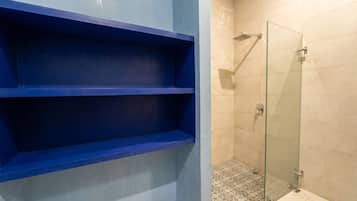 Kamar Superior, balkon, pemandangan laut | Kamar mandi | Shower, pengering rambut, handuk, dan sabun