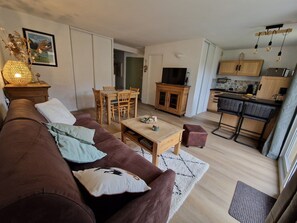Living area - APARTMENT NEAR LUZ SAINT SAUVEUR 4/5 -PERSON APARTMENT (Esquièze-Sère)