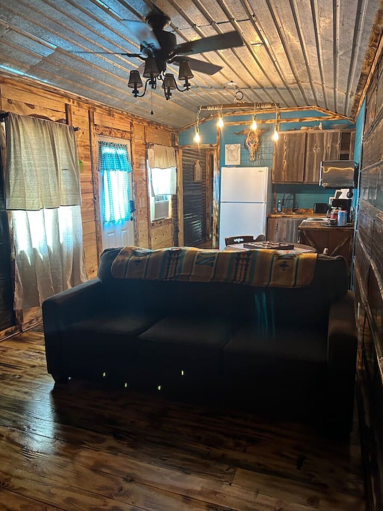 Fernseher, Kamin
