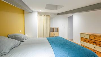 3 chambres, fer et planche à repasser, Wi-Fi, draps fournis