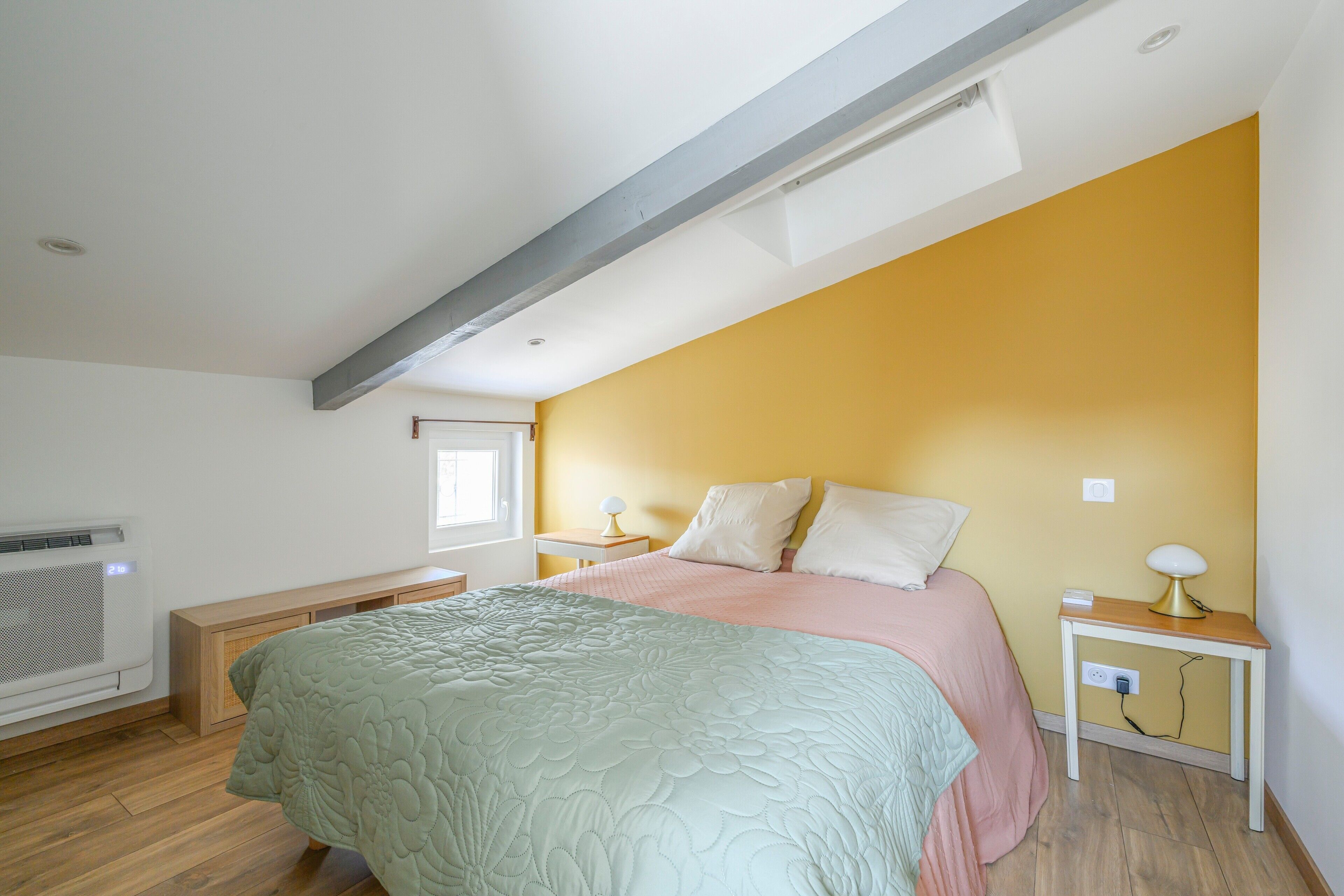 3 habitaciones, tabla de planchar con plancha, wifi y ropa de cama 
