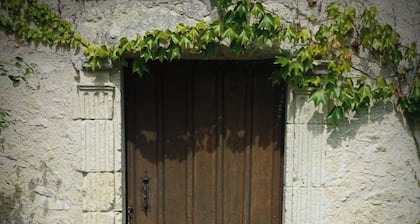 Enchanting 1-bedroom castle in Vic-Fezensac welcomes you to stay