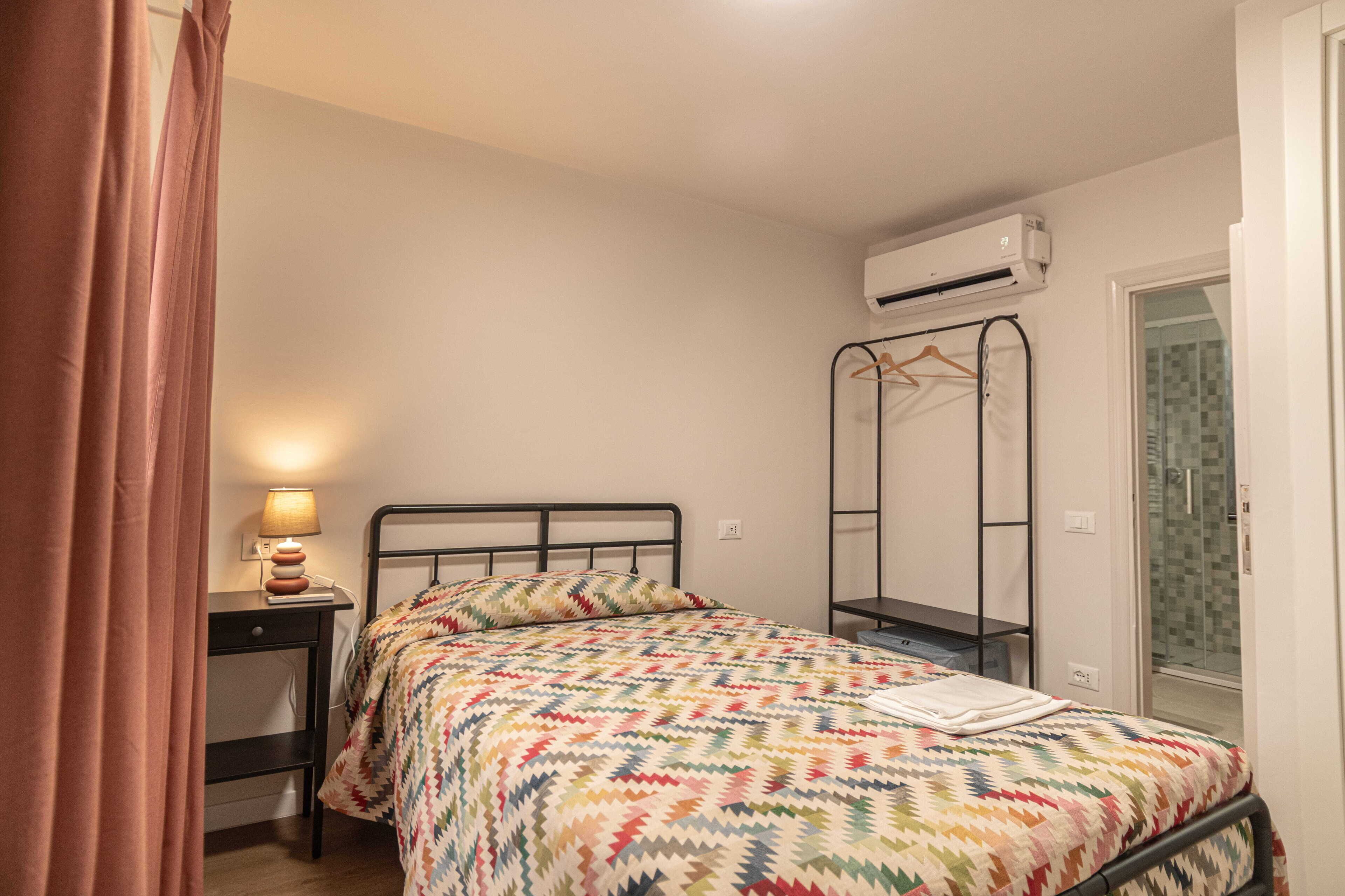 Quarto solteiro conforto, vista para a cidade | Wi-Fi de cortesia