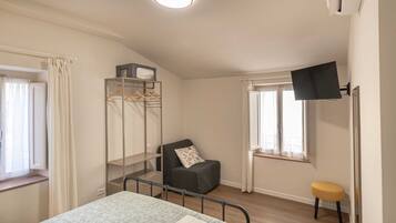 Quarto triplo conforto, vista para a cidade | Wi-Fi de cortesia