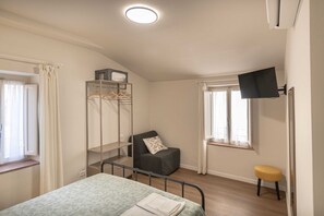 Quarto triplo conforto, vista para a cidade | Wi-Fi de cortesia