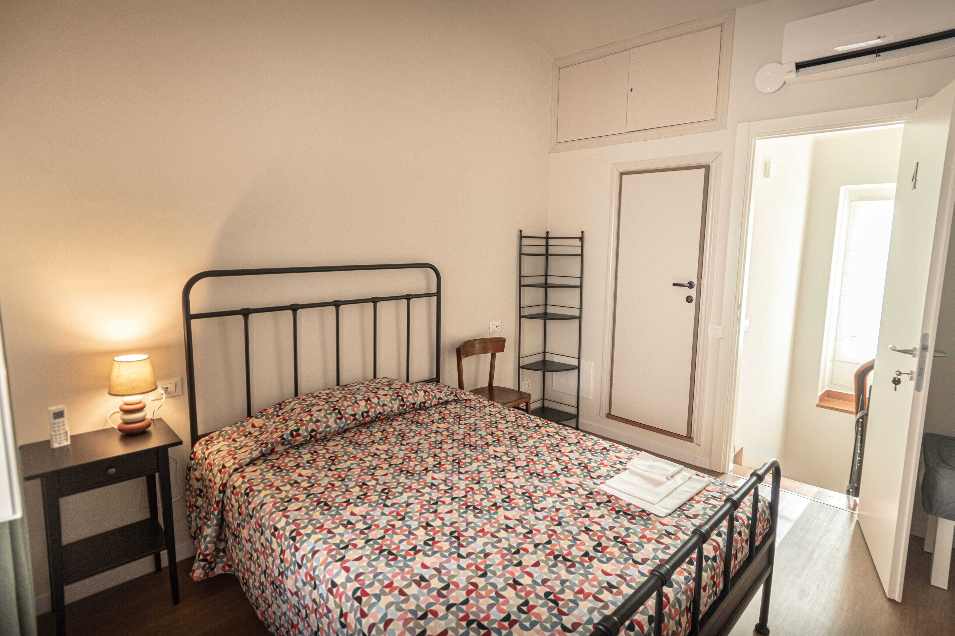 Quarto solteiro clássico, vista para a cidade | Wi-Fi de cortesia