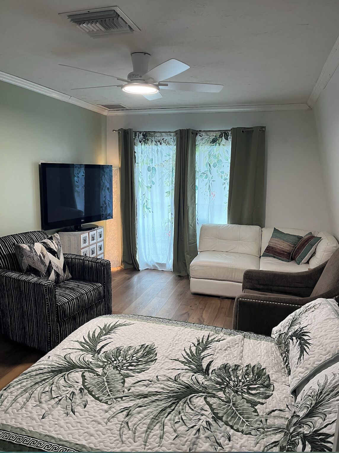 River Chalet 2 Bedroom 2 Bath, Hot Tub And Cool Tub, Just 3 Min To Downtown - Fort Myers, FL