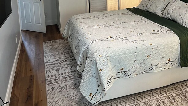 2 bedrooms, desk, WiFi (free), bed sheets