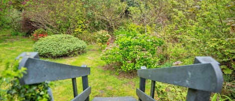 Cottage | Garden