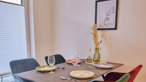 Deluxe Apartment - HomeME 1 | Opções para refeição