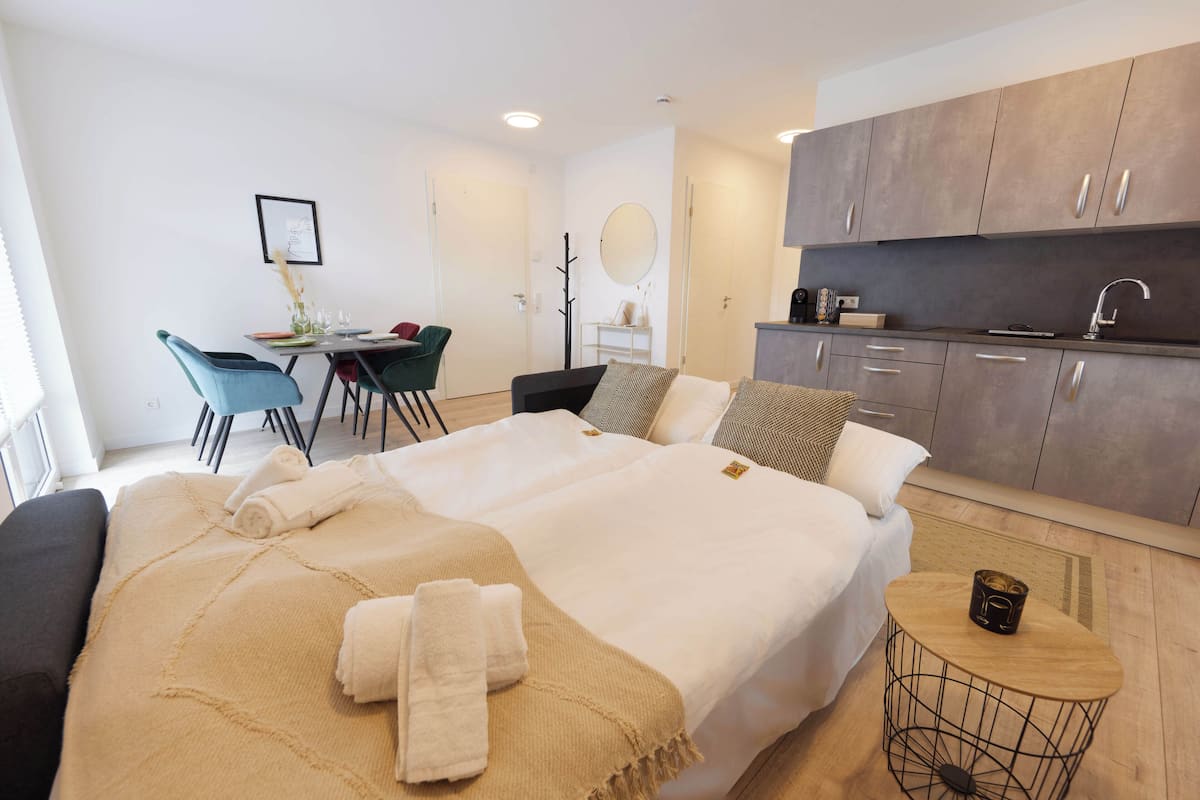 Deluxe Apartment - HomeME 1 | Laptopgeeigneter Arbeitsplatz, kostenloses WLAN