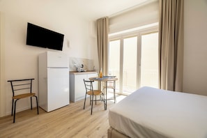 Apartment, Balcony | Desk, laptop workspace, WiFi (free) - Dimora Largo Franchí (Trapani)
