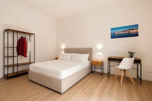 Studio, 1 King Bed with Sofa bed | Desk, laptop workspace, WiFi (free) - Dimora Largo Franchí (Trapani)