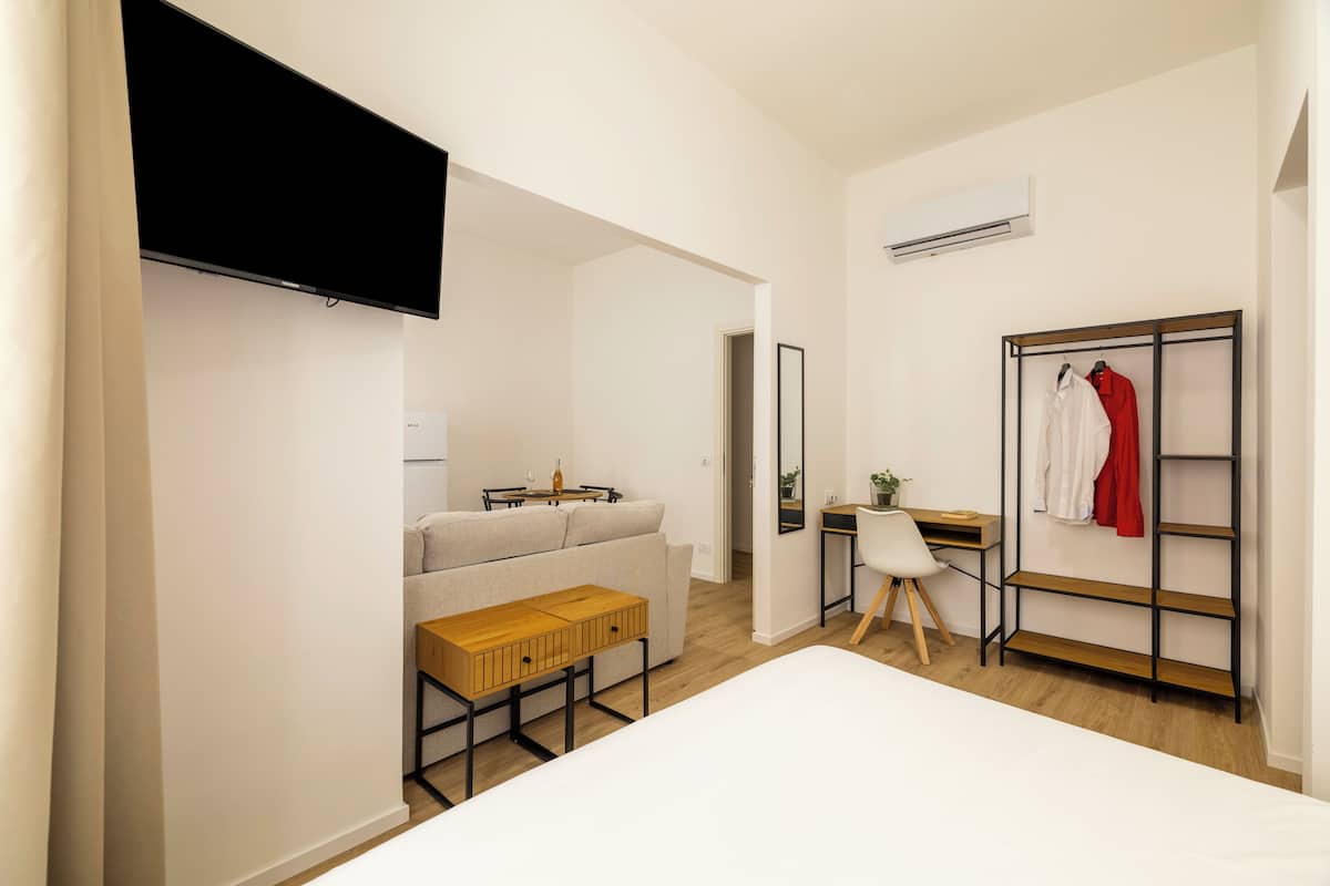 Apartment | Desk, laptop workspace, WiFi (free)