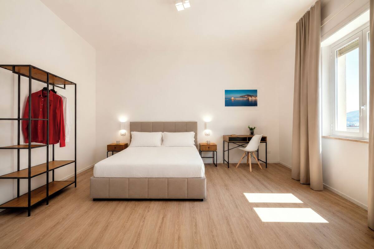 Studio, 1 King Bed with Sofa bed | Desk, laptop workspace, WiFi (free)