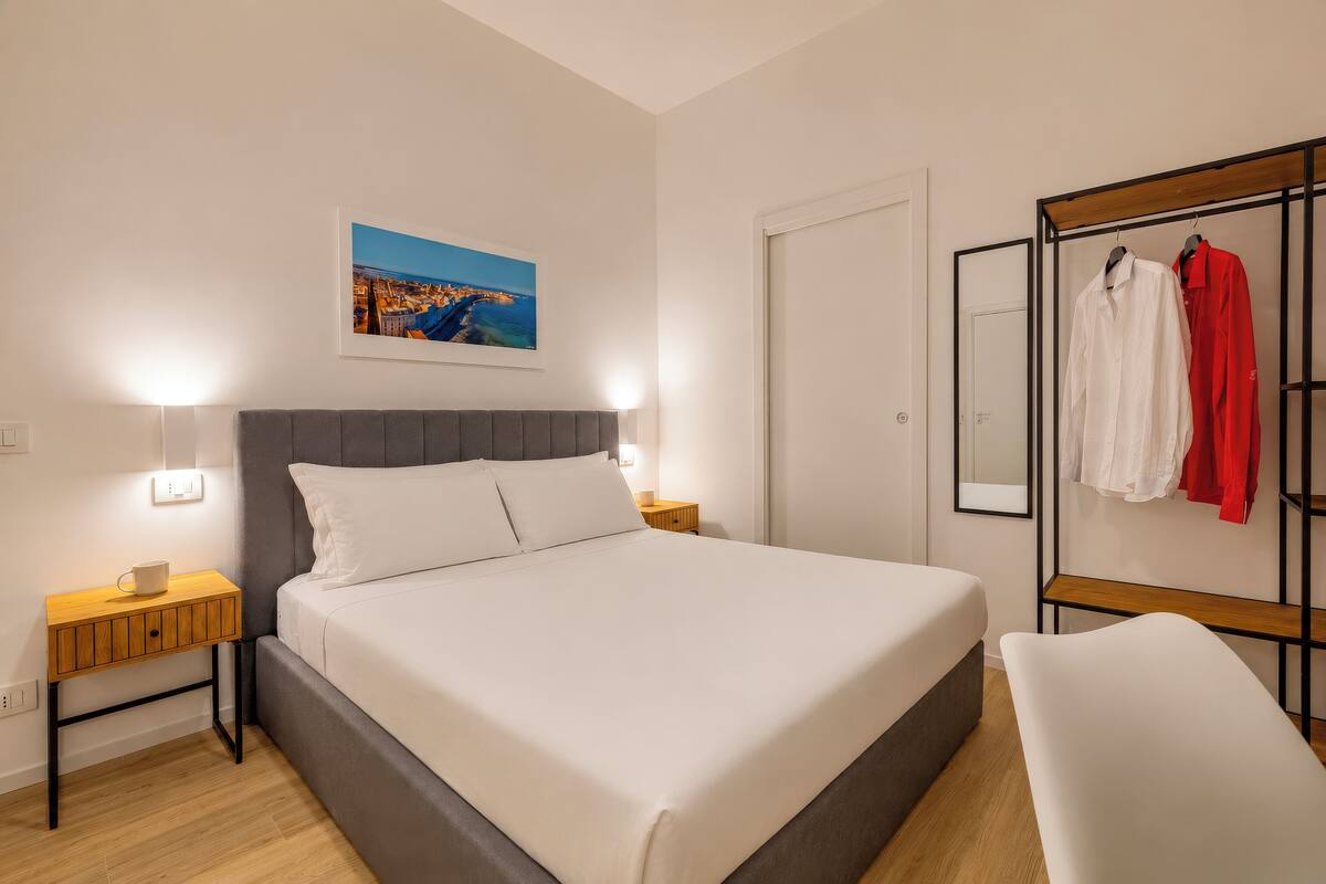 Studio, 1 King Bed, Balcony | Desk, laptop workspace, WiFi (free)
