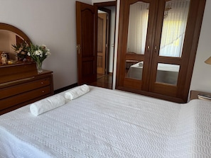 4 chambres, fer et planche à repasser, Wi-Fi, draps fournis