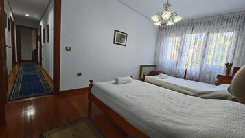 4 Schlafzimmer, Bügeleisen/Bügelbrett, WLAN, Bettwäsche