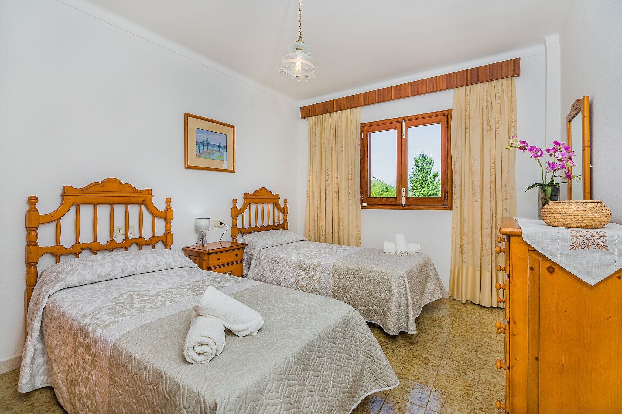 4 bedrooms, iron/ironing board, travel crib, WiFi (free)