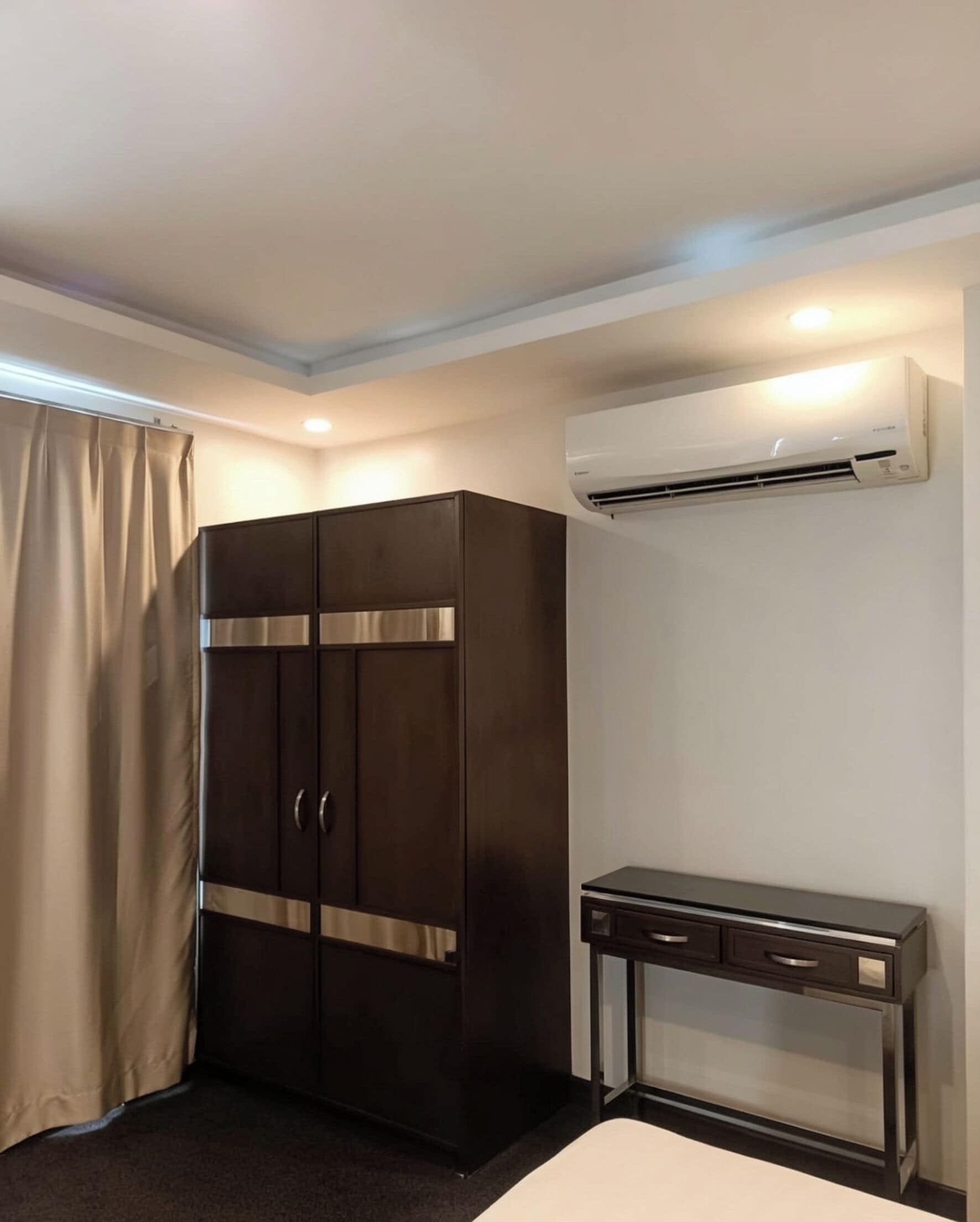 Junior Suite, 1 King Bed, Non Smoking, City View | Interior