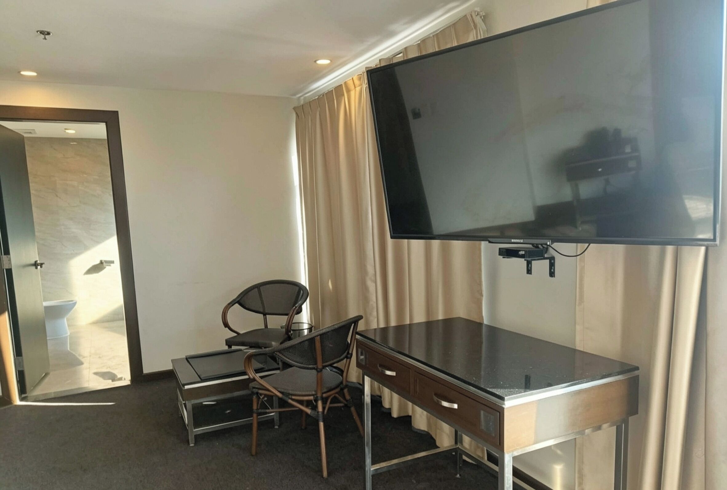 Junior-Suite, 1 King-Bett, Nichtraucher, Stadtblick | Innenbereich