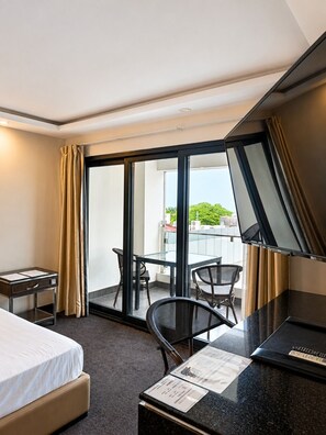 Suite, 1 King Bed, Balcony, City View | In-room safe, desk, laptop workspace, free WiFi - The Fields Palace Hotel Premier (Angeles)