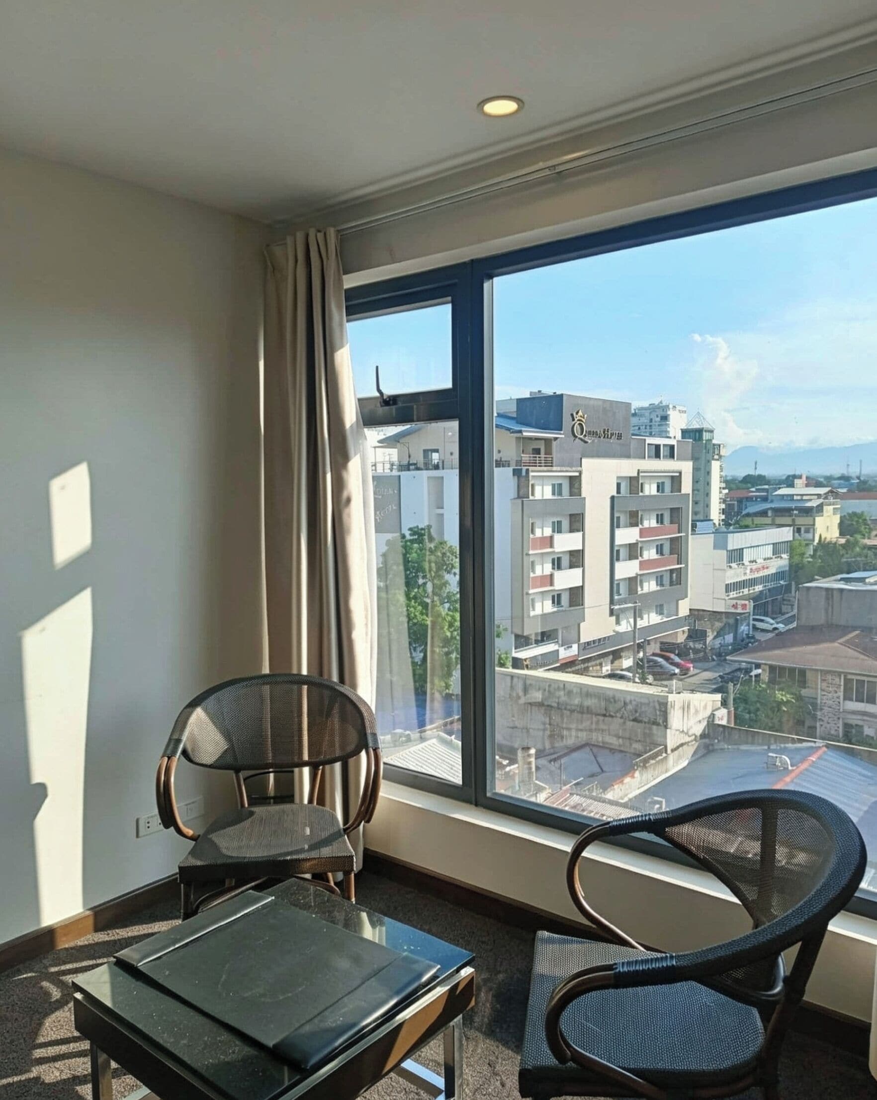 Junior Suite, 1 King Bed, Non Smoking, City View | Interior