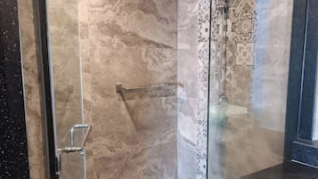 Junior Suite, 1 King Bed, Balcony, City View | Bathroom | Shower, hair dryer, towels, soap