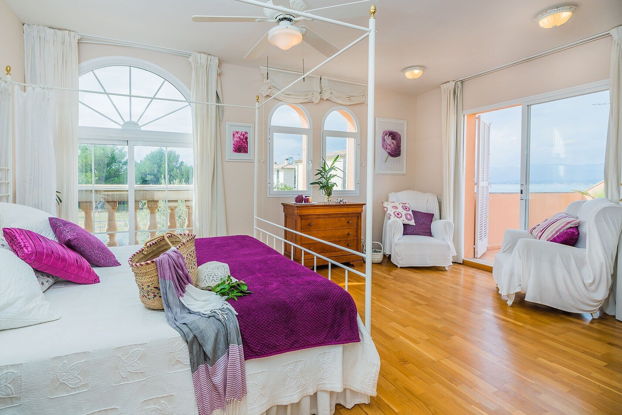3 bedrooms, iron/ironing board, travel cot, free WiFi