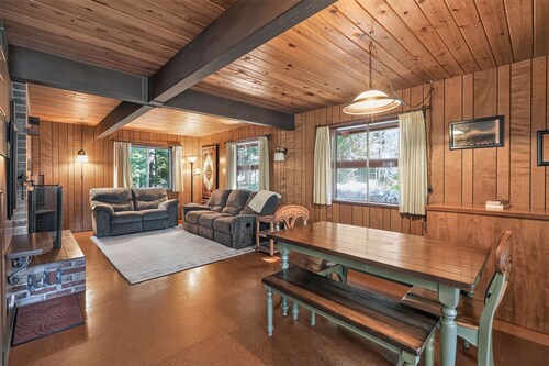 Government Camp Cabin | Fireplace & Balcony