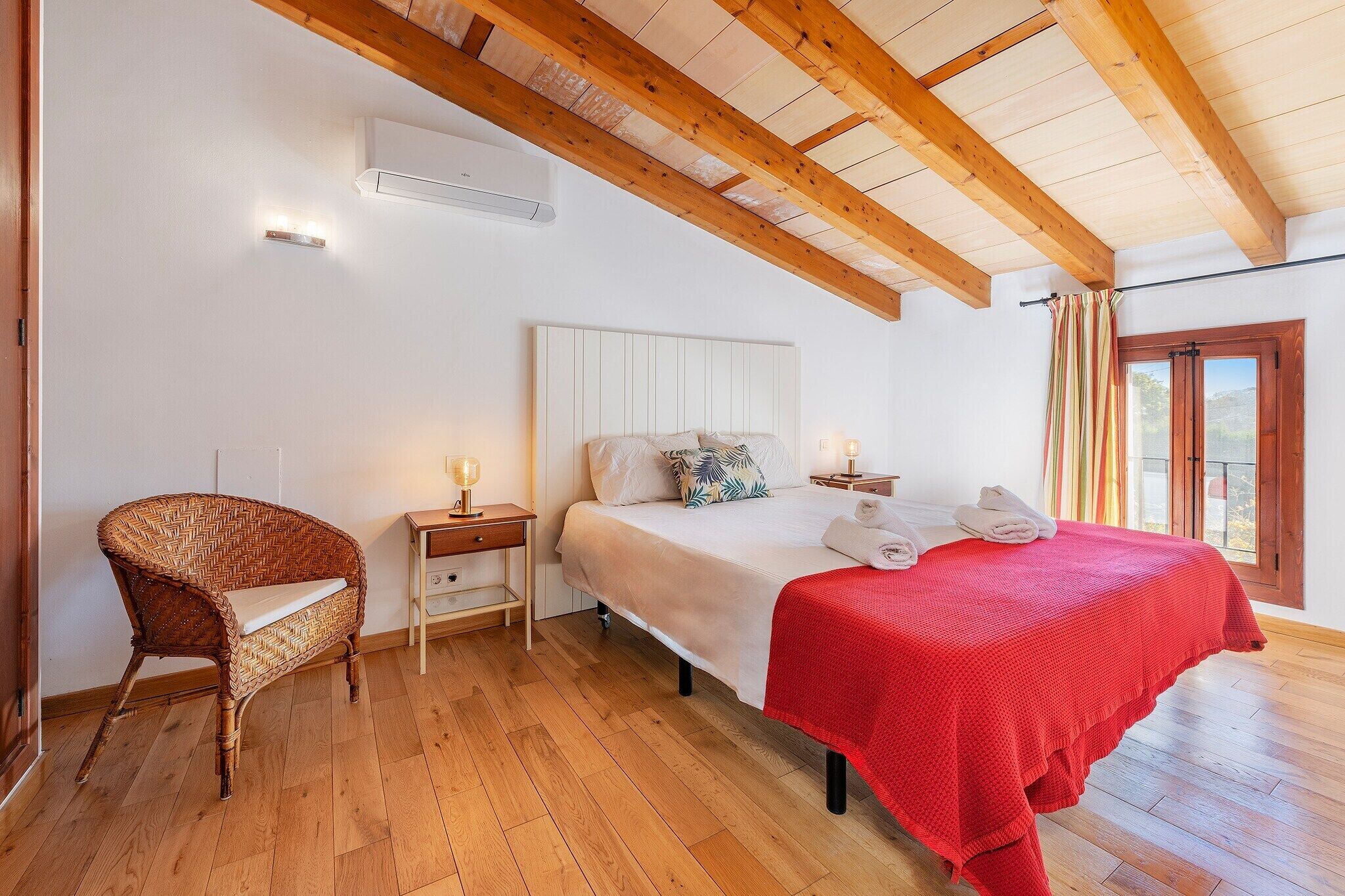 4 bedrooms, iron/ironing board, WiFi (free)