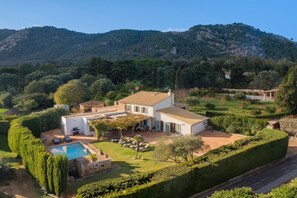 A two-story house with a swimming pool, surrounded by well-maintained gardens and a mountainous backdrop. - Villa near Pollença Town Centre (Pollensa / Pollença)
