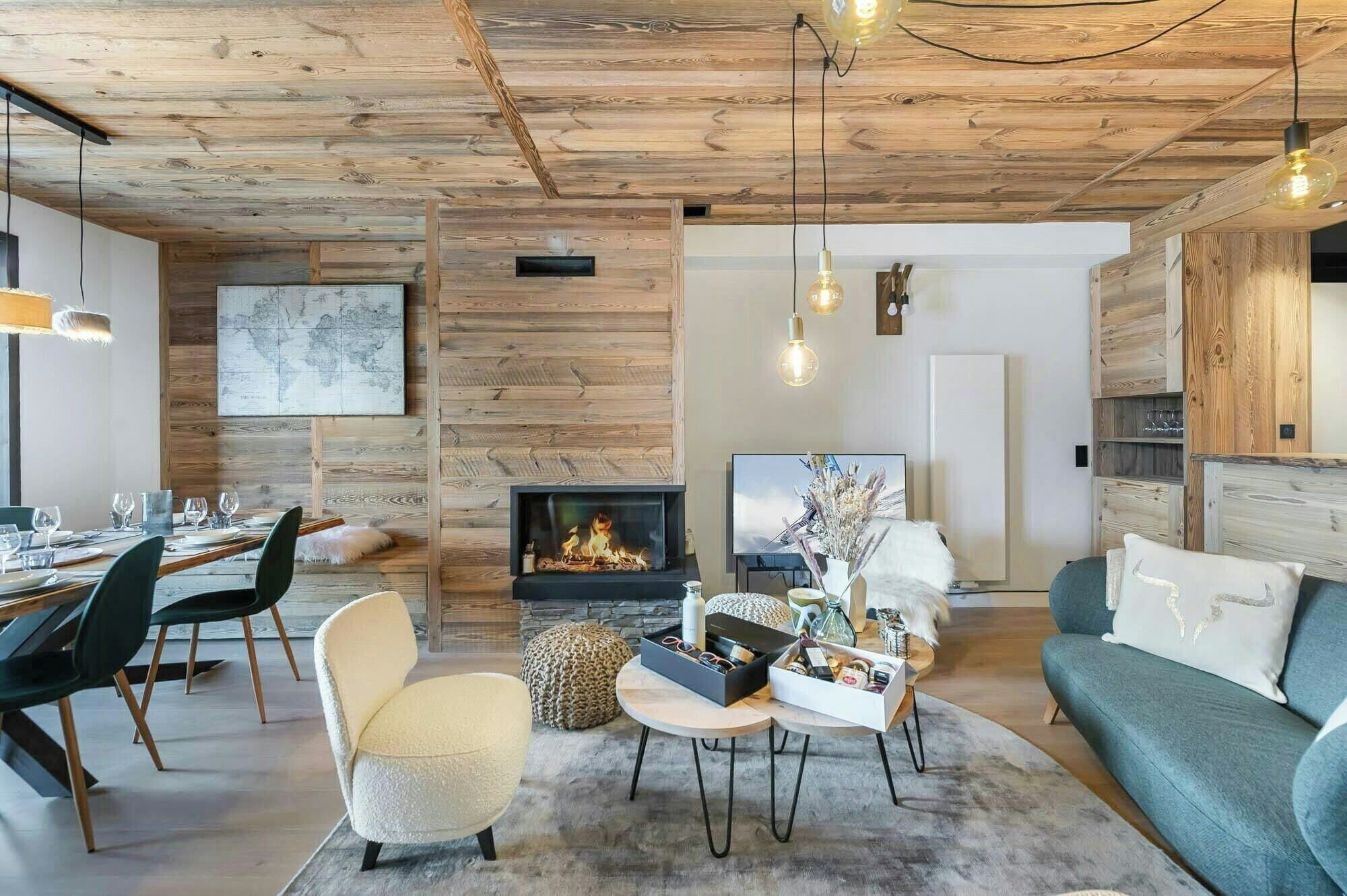 TV, fireplace