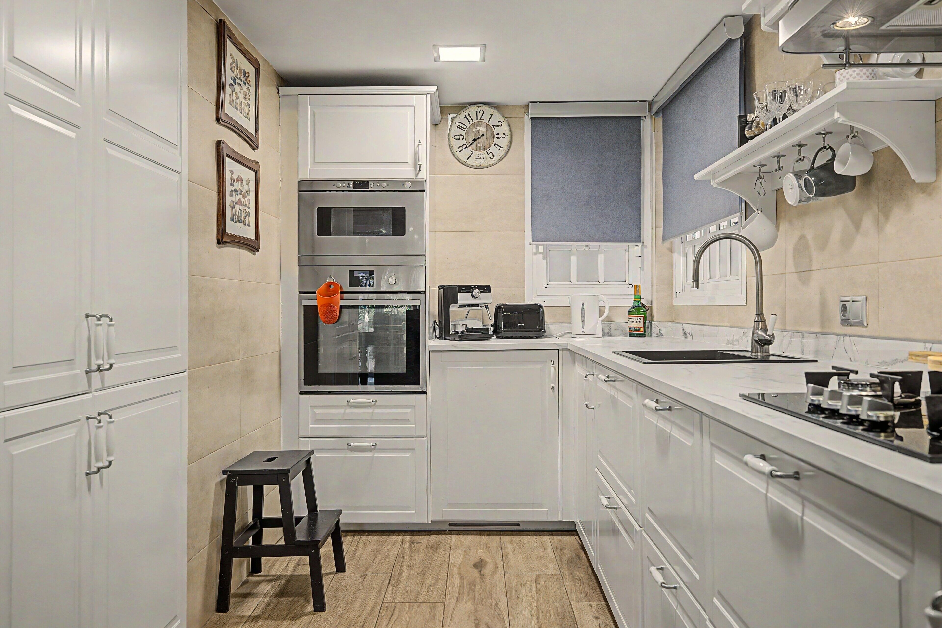 Coffee/tea maker, fridge, microwave, oven