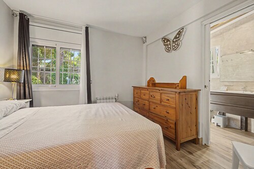 Holiday Home 'Del Sol' with Shared Pool, Wi-Fi and Air Conditioning