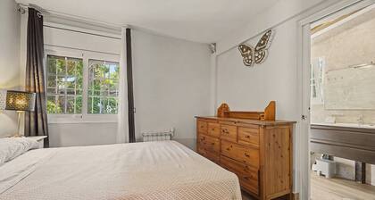 Holiday Home 'Del Sol' with Shared Pool, Wi-Fi and Air Conditioning