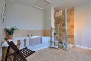 A bathroom with a shower, a sink, a mirror, and a towel rack. - Cottage in Peak District National Park (Macclesfield)