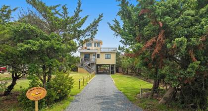 Yellow Submarine: Oceanfront | Hot Tub, Deck