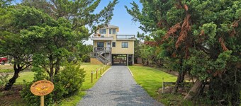 Yellow Submarine: Oceanfront | Hot Tub, Deck