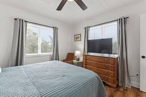 Room - Yellow Submarine: Oceanfront | Hot Tub, Deck (Salvo)