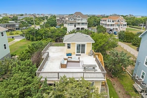 Exterior - Yellow Submarine: Oceanfront | Hot Tub, Deck (Salvo)